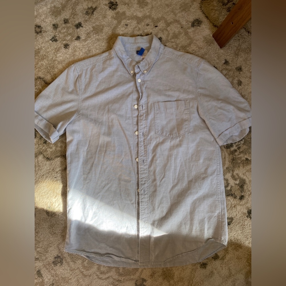 Divided H&M men’s light blue button down short sleeve